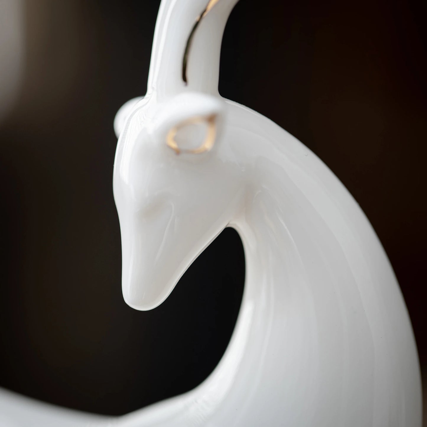 Elegant White Deer Teapets