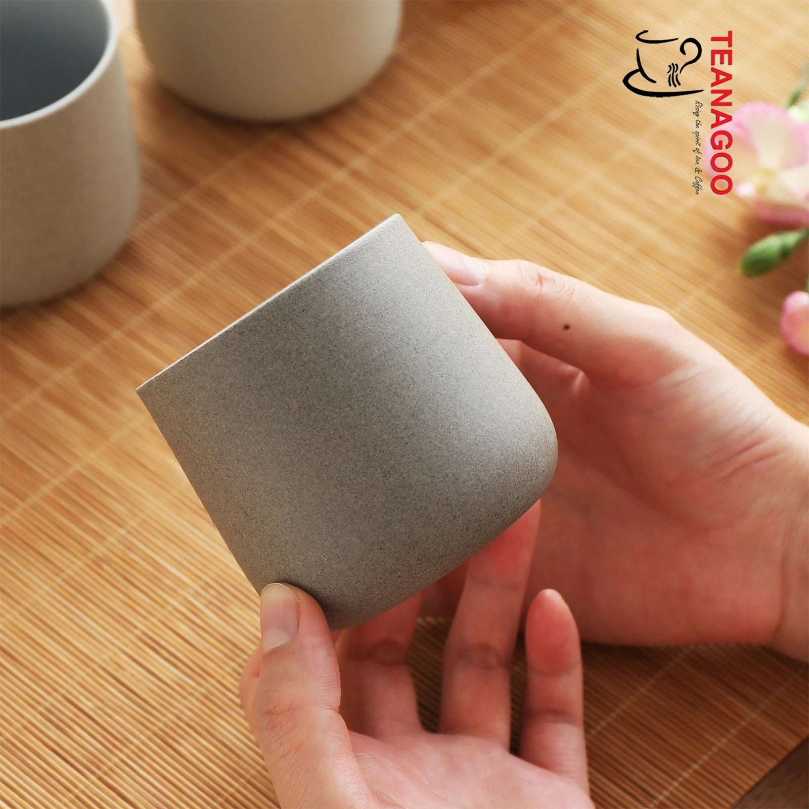 https://www.teanagoo.com/cdn/shop/products/3_four_ceramic_teacups_a_set_potteryJapanese_style_teacups.jpg?v=1662949443&width=1946